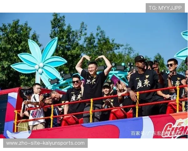 萨尔兄弟季前赛再度同场竞技奇才晒赛后合照引球迷热议 萨尔兄弟季前赛再度同场竞技奇才晒赛后合照引球迷热议
